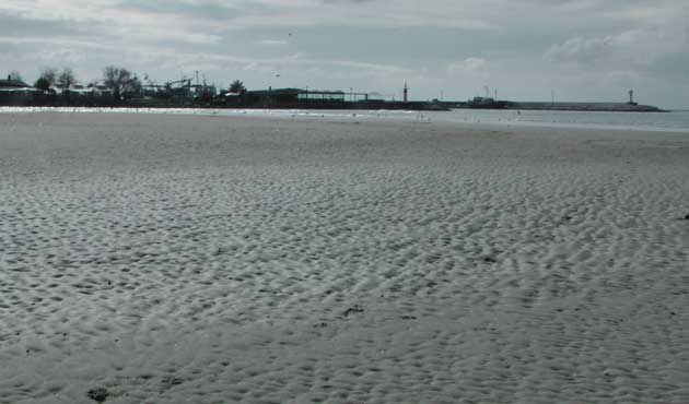 Silivri'de deniz 70 metre çekildi