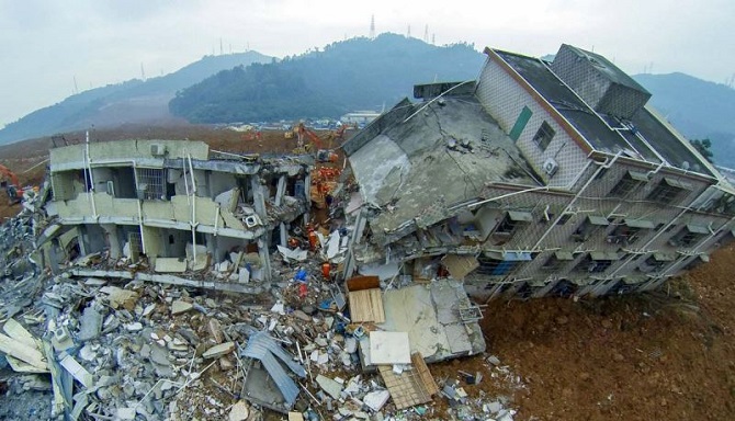 Çin'deki heyelanda bir bina yıkıldı: 2 ölü