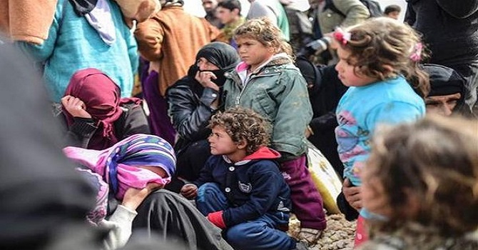 Sınıra dayanan mülteciler dünya basınında