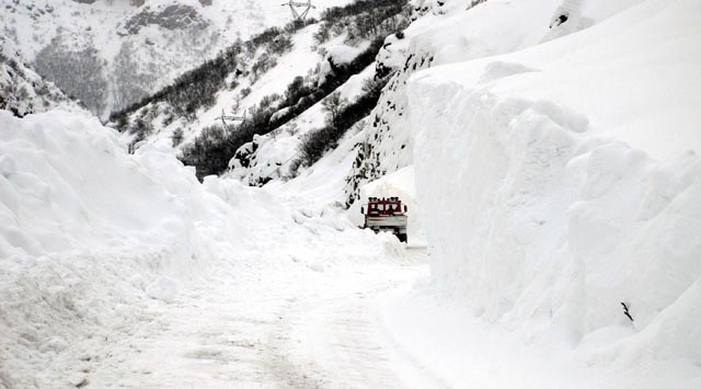 Sivas'ta 376 köy yolunda ulaşım sağlanamıyor