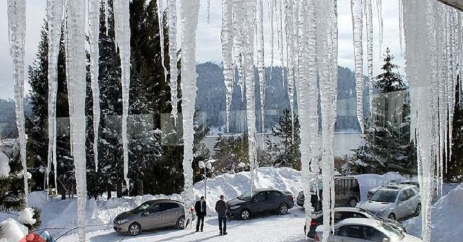 Kar kütlesi ve buz sarkıtı ölüme neden oldu