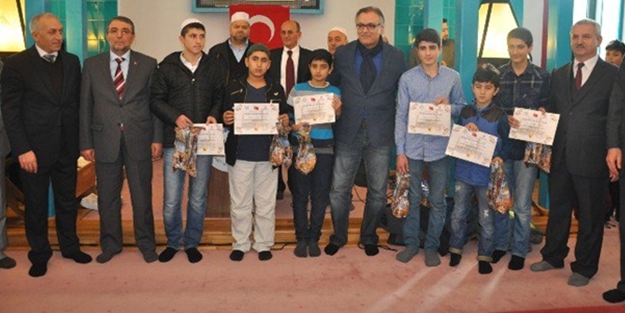 Müftülük'ten camiye en çok giden öğrencilere ödül