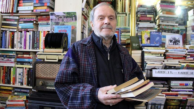 Okuma' aşkıyla sahaf oldu