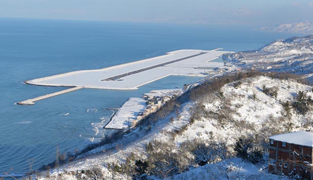 Denizdeki havalimanına yoğun ilgi