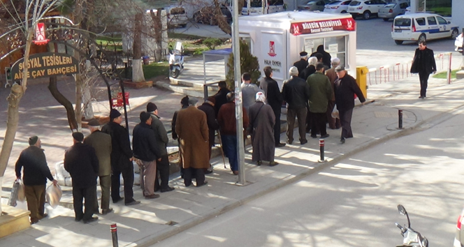 50 kuruşa satılan ekmeğe hücum