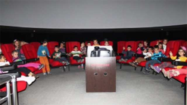 100 bin öğrenci uzayı keşfetti