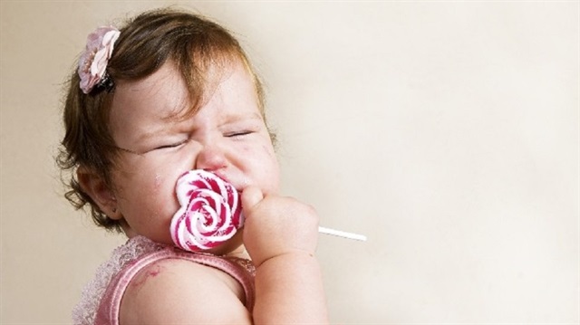 Çocukları şekerli gıdalarla mutlu etmeyin