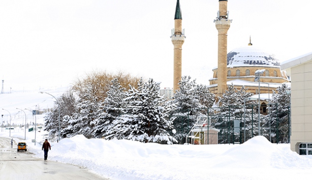 Doğu'da kış hayatı olumsuz etkiliyor