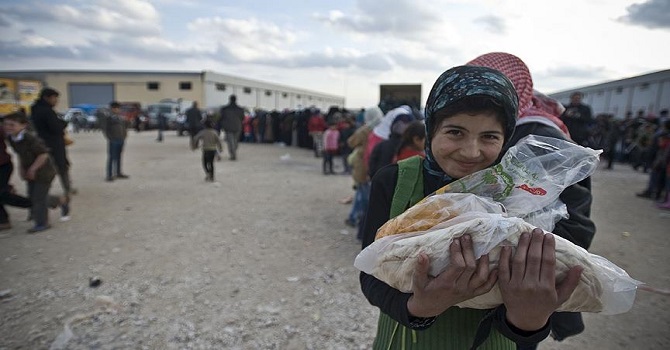 Rus bombardımanından kaçan Haleplilerin yaraları sarılıyor