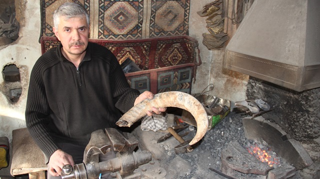 2 bin yıllık Göktürk kılıçları yapıyor