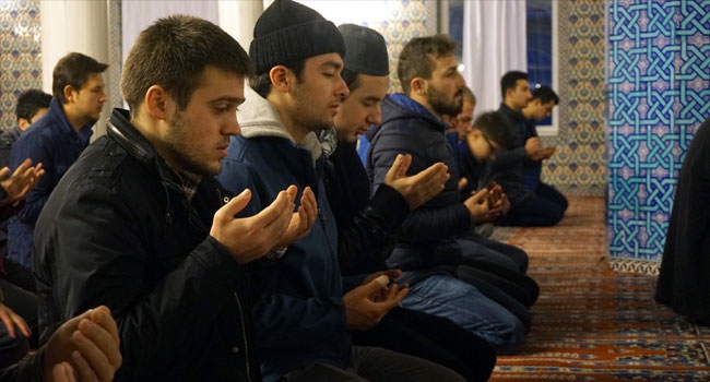 Gençler camilerde buluşuyor