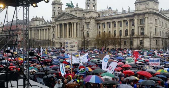 Macaristan’da hükümet karşıtı protesto