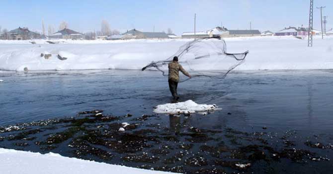 Çaldıran’da kış zor geçiyor