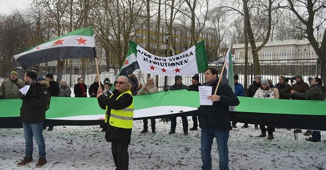 İsveç'te Putin ve Esed protesto edildi