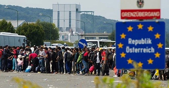 Hollanda mültecilere sınır kapatılmasına karşı