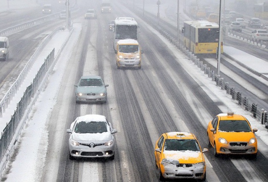Karayollarında yol yapım ve onarım çalışmaları