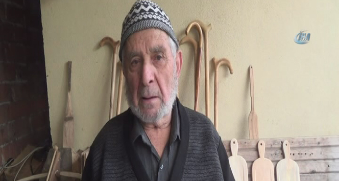 30 yıldır yaptığı bastonları bedavaya dağıtıyor