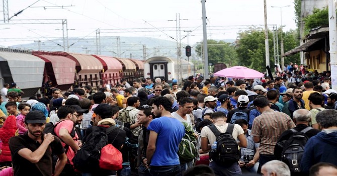 Sığınmacıların Makedonya-Yunanistan sınırındaki bekleyişi sürüyor