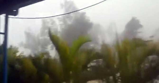 Fiji'yi hortum vurdu