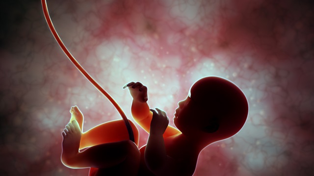 Göbek kordonu 3 dakika içinde kesilmeli