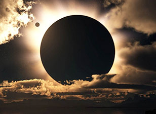 Ay’da kalıcı bir uzay üssü kurmak mümkün mü?