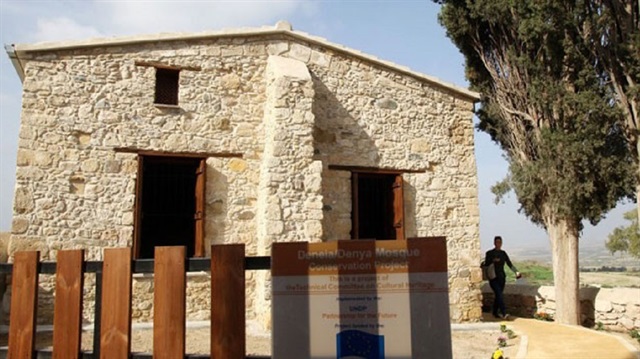 Güney Kıbrıs'da tarihi Cami kundaklandı