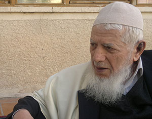 Mehmet Kırkıncı Hocaefendi dua bekliyor