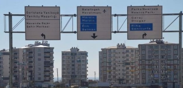 Kürtçe trafik levhaları asıldı!