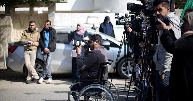 İsrail'in 'engelli bıraktığı' Filistinli foto muhabirinin azmi