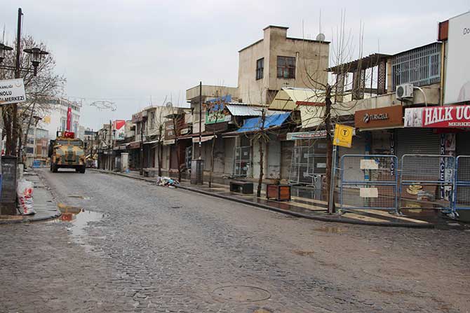 Sur'da giriş yasağı gece yarısı kaldırıldı