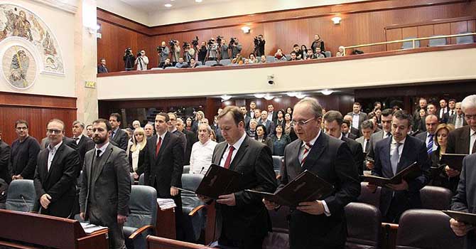 Makedonya'da erken seçim ertelendi