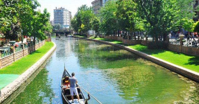 Porsuk Çayı'nda balık tutmak için yarıştılar