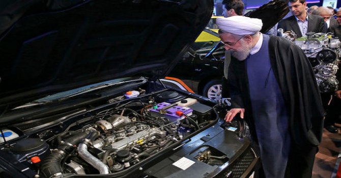 İran yerli otomobilini tanıttı