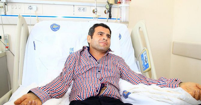 Çift kol nakli yapılan hasta, parmaklarını oynatmaya başladı