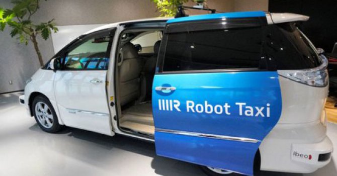 Japonya'da robot taksiler yollarda