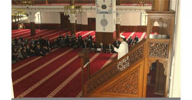 Genç Hatipler Minberde