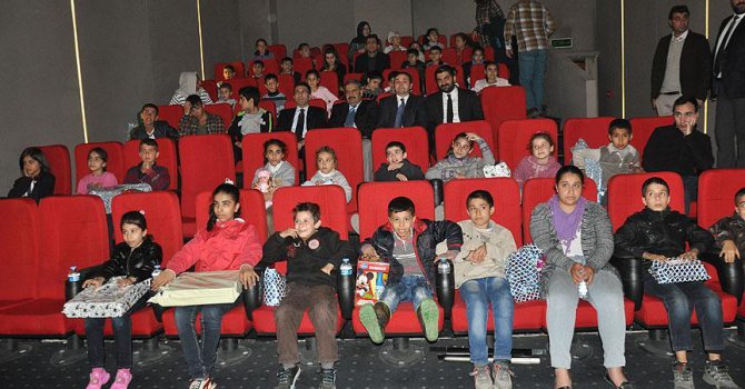 Terör mağduru çocuklar sinemayla tanıştı