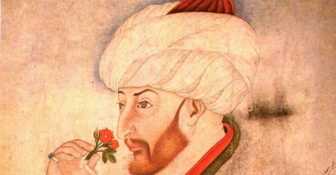 Neden gül kokladığı merak ediliyordu