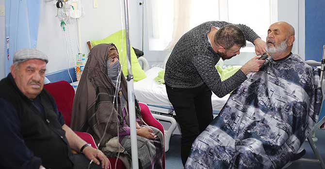 Kimsesizleri yalnız bırakmıyorlar