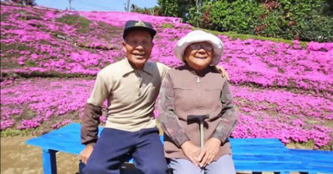 Eşini güldürmek için yaptığı duygulandırdı