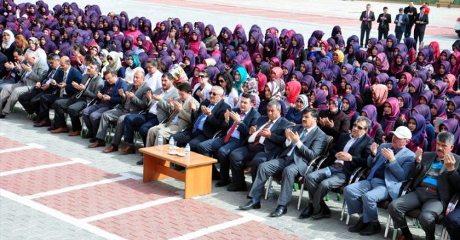 Sınava girecek öğrenciler için dua ettiler