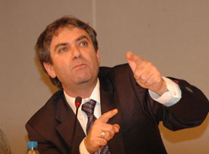 'Ezan Türkçe, İngilizce, Fransızca okunur' dedi Arapça'yı sayamadı