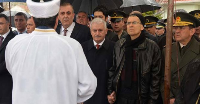 Binali Yıldırım göz yaşlarını tutamadı