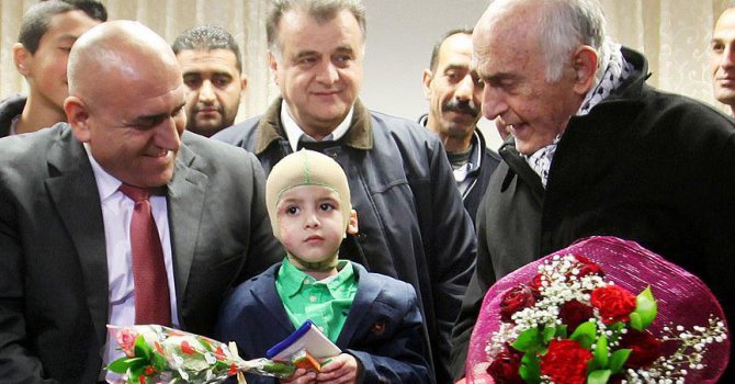 Ronaldo Filistin'li çocukla buluştu