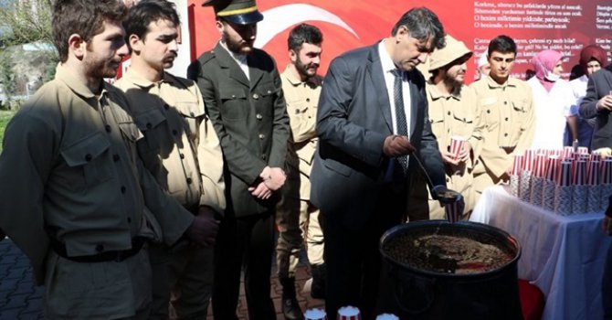 Öğrencilere hoşaf ve tahıllı ekmek