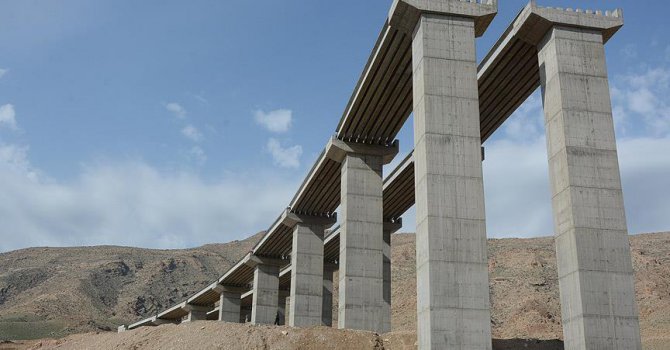 Türkiye'nin 4. büyük asma köprüsünde sona doğru