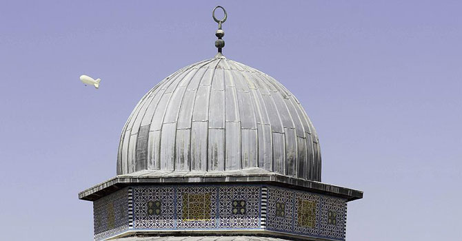 Yüzbinlerce Müslüman Kadir Gecesi'nde Mescid-i Aksa'da ibadet etti