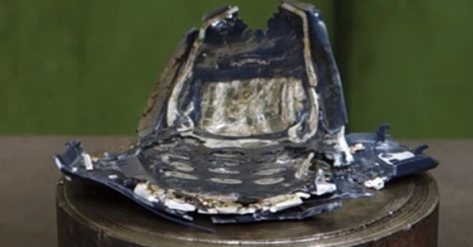 O bile parçalandı! (video)