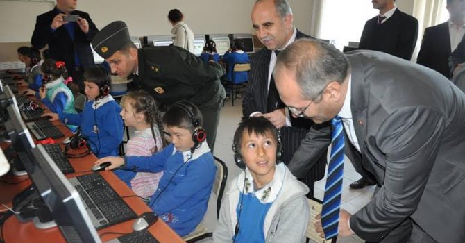 Şiir Dinletili açılışa yoğun ilgi