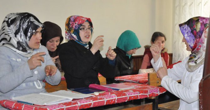 Sessiz dünyalarında Kur'an'a yer ayırdılar